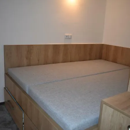 Apartma Fara شقة *