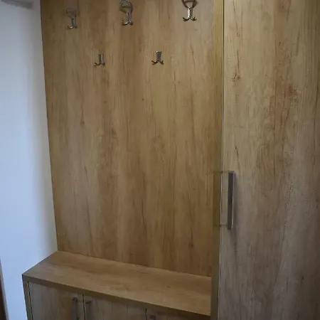 Apartma Fara شقة *